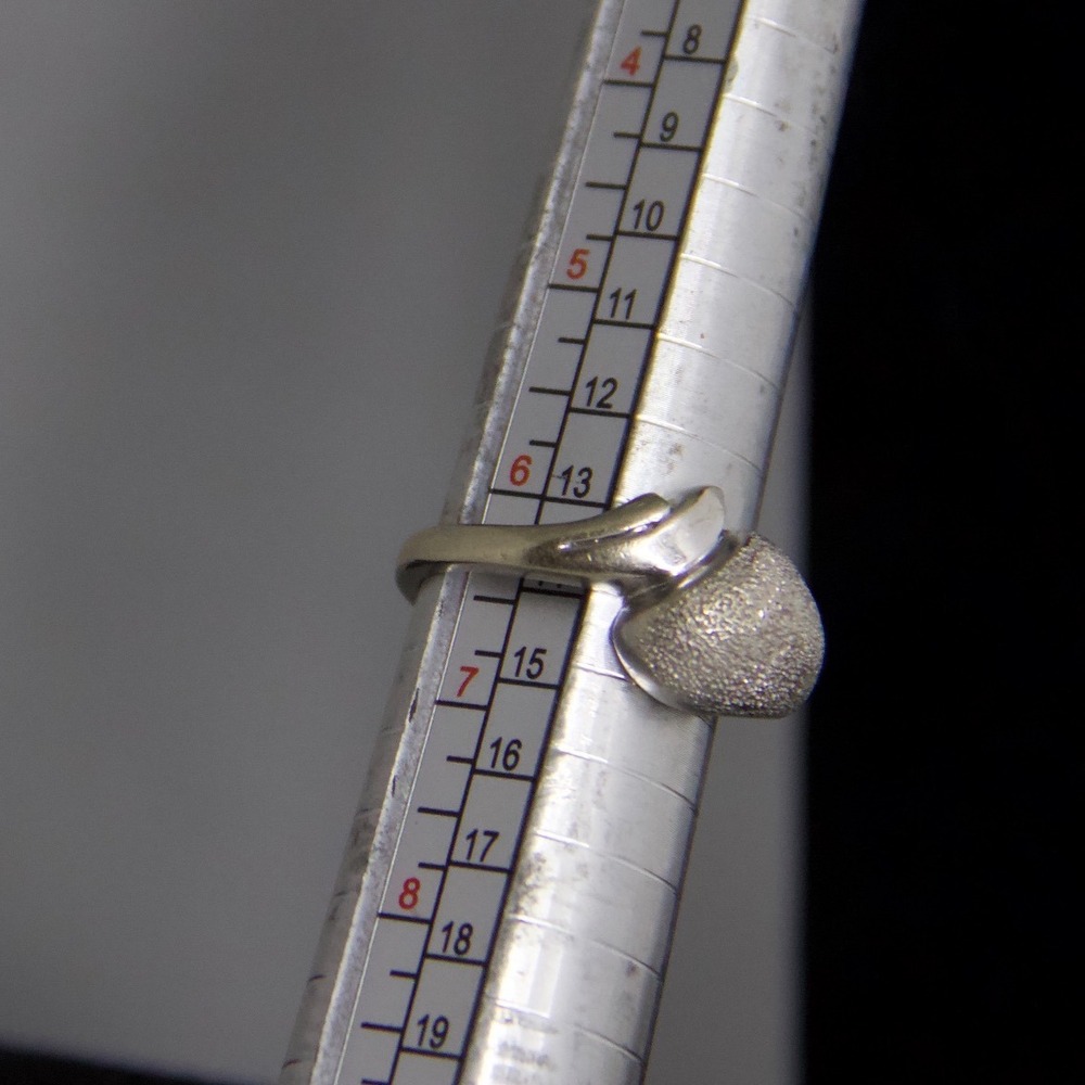 10k White Gold Stardust Textured Asymmetrical Bypass Ring Size 6.5 - Picture 9 of 9